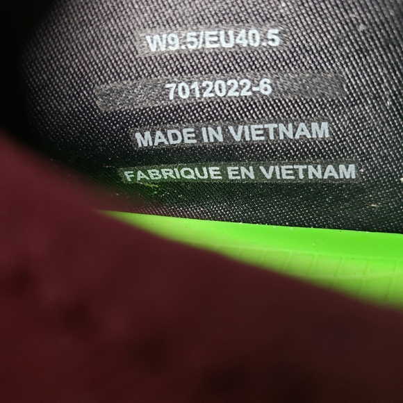 OOFOS OOmg eeZeeLow Sneakers in Burgundy - Women's size 9.5 - Picture 12 of 13